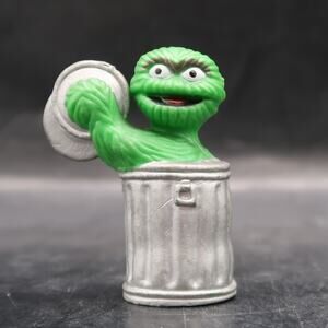 Tara Toy Sesame Street Muppets Oscar the Grouch PVC Figure Topper Vintage 1982